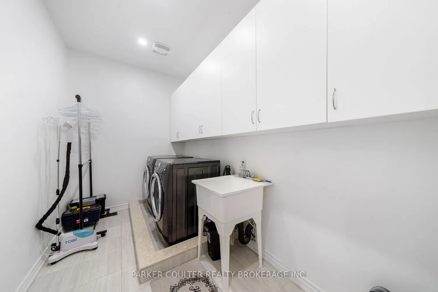 1239 Peelar Crescent