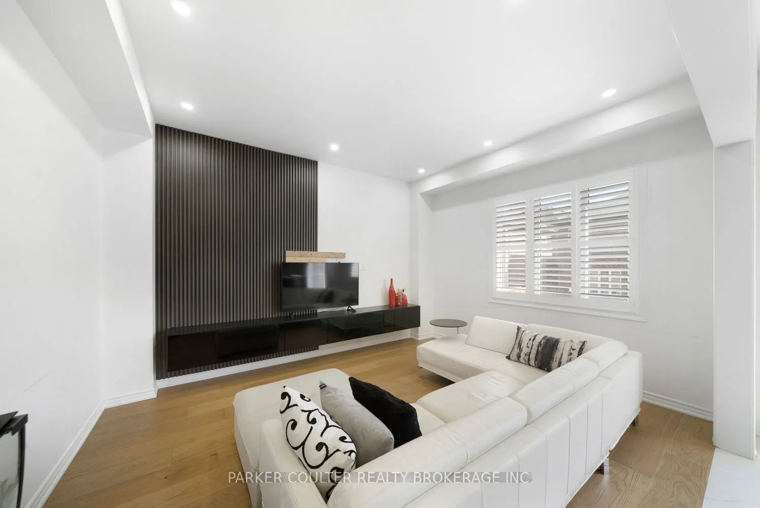1239 Peelar Crescent