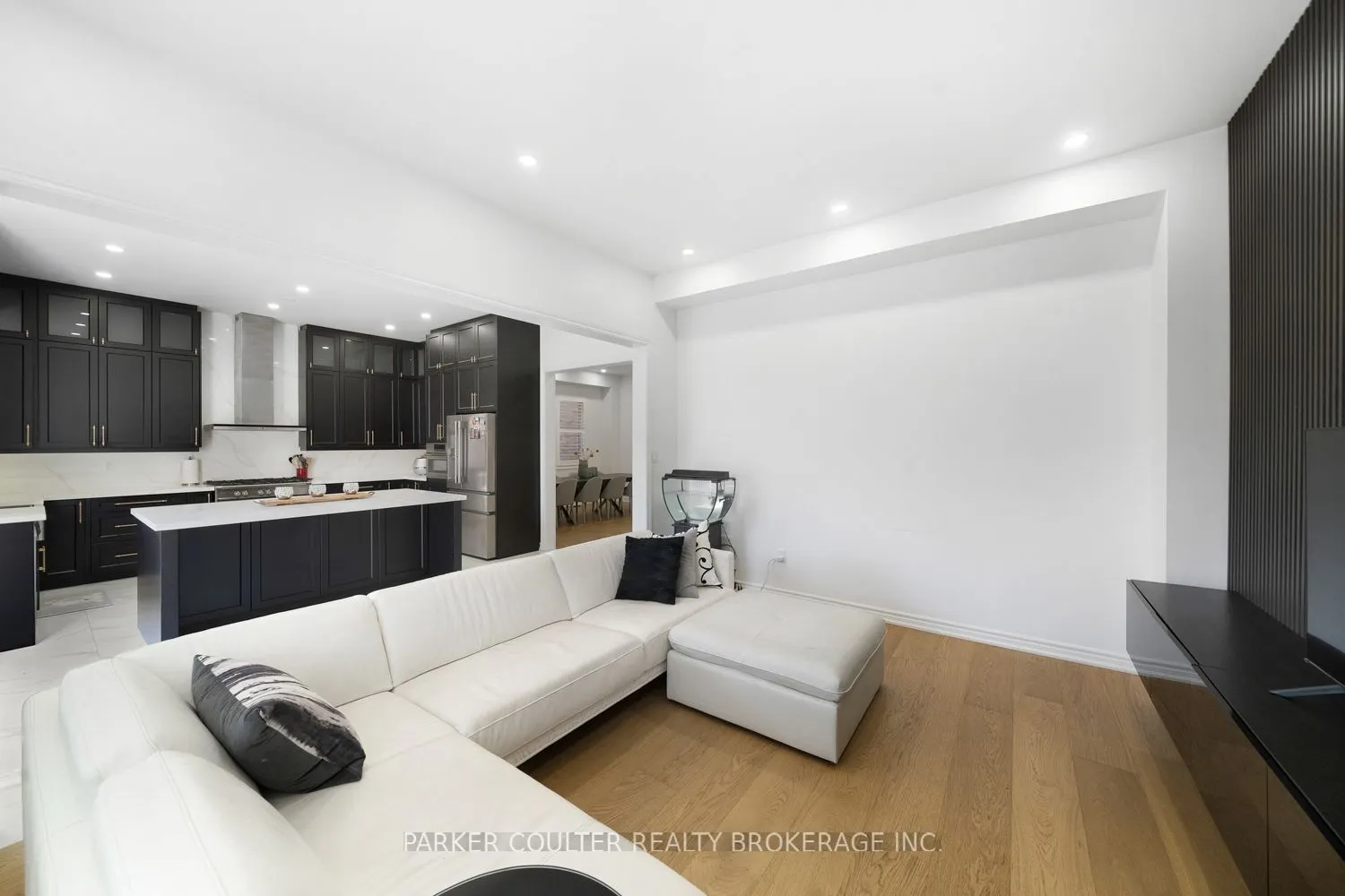 1239 Peelar Crescent