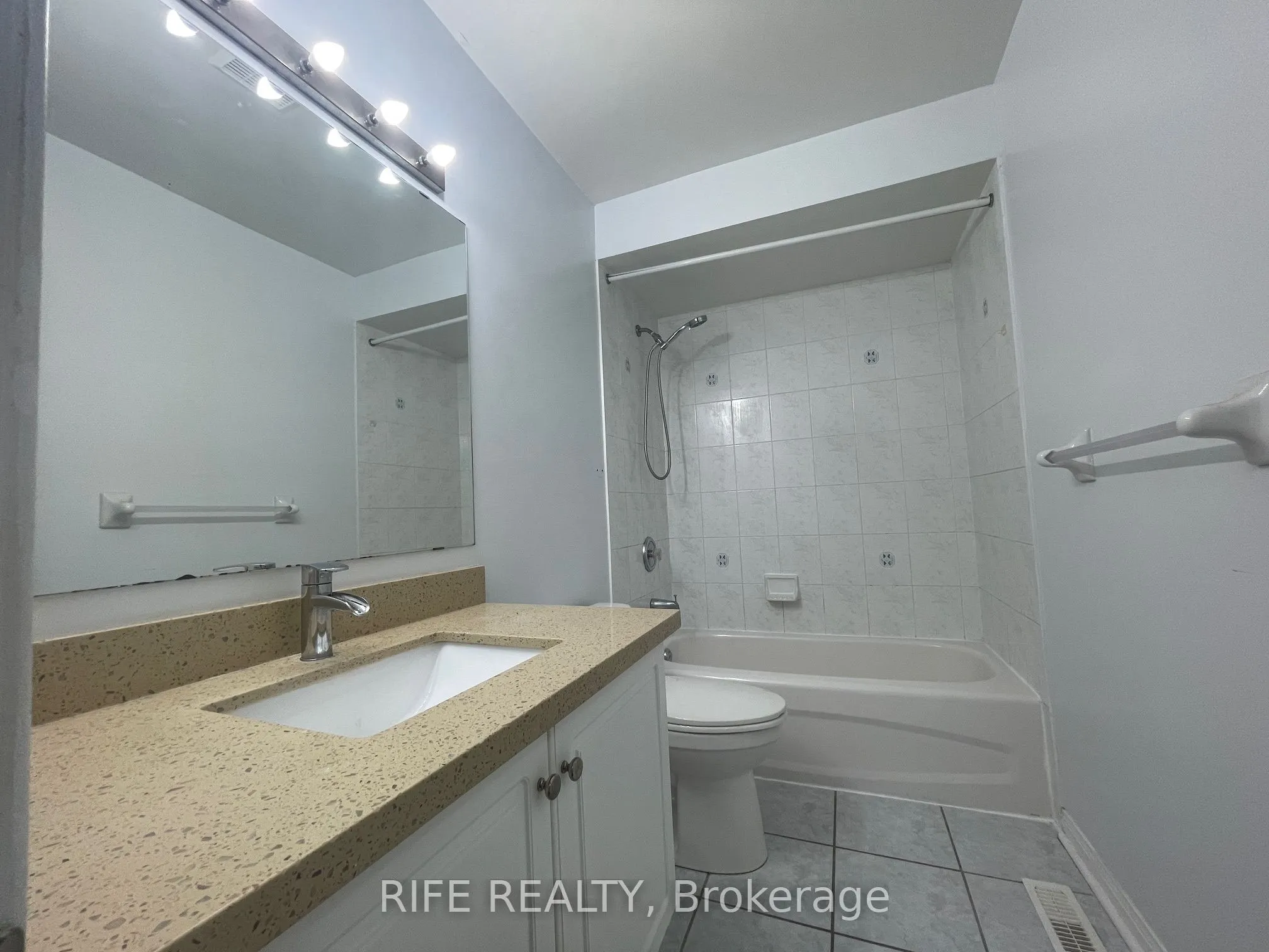 156 Town Centre Boulevard, #Main