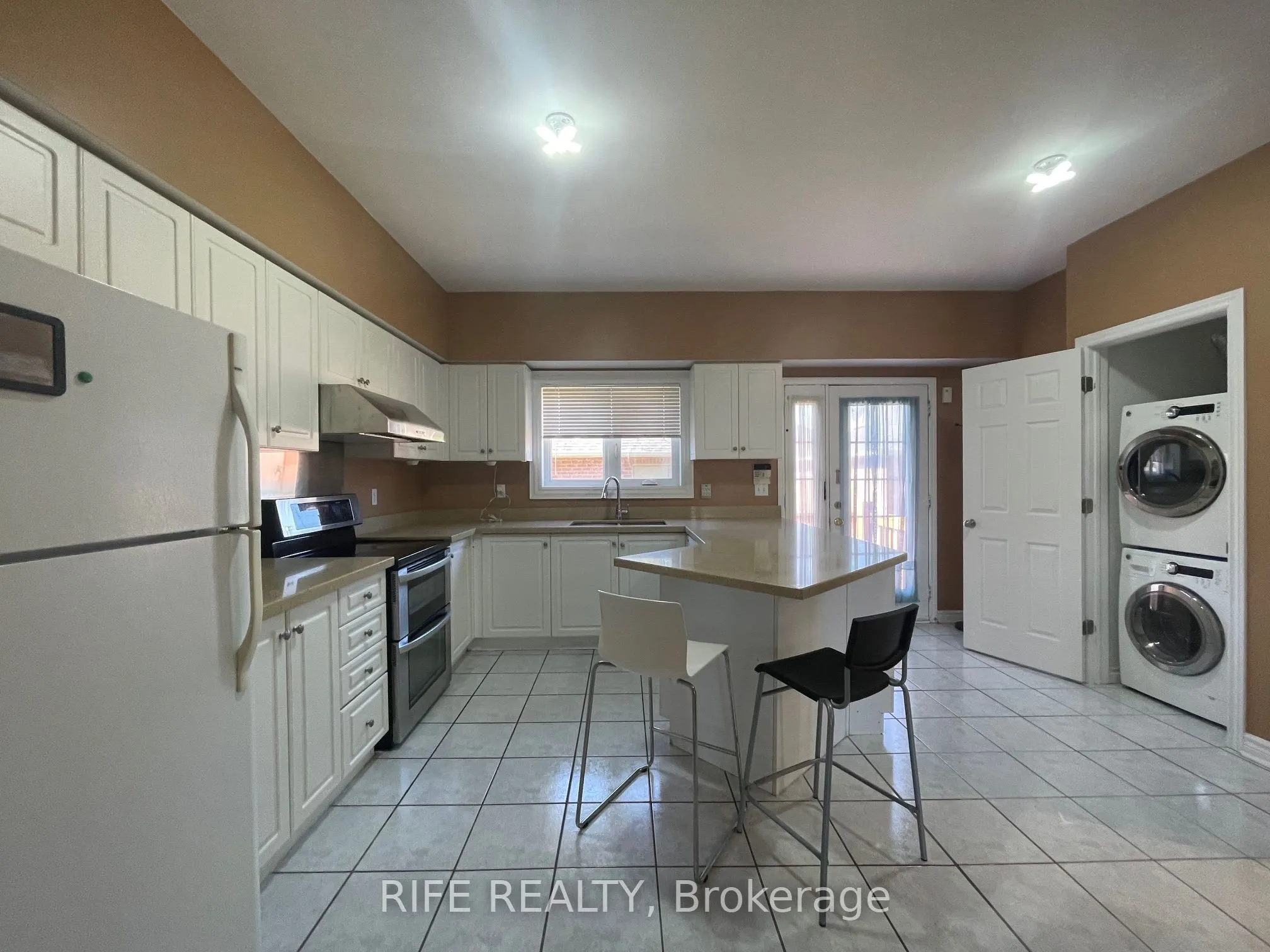 156 Town Centre Boulevard, #Main