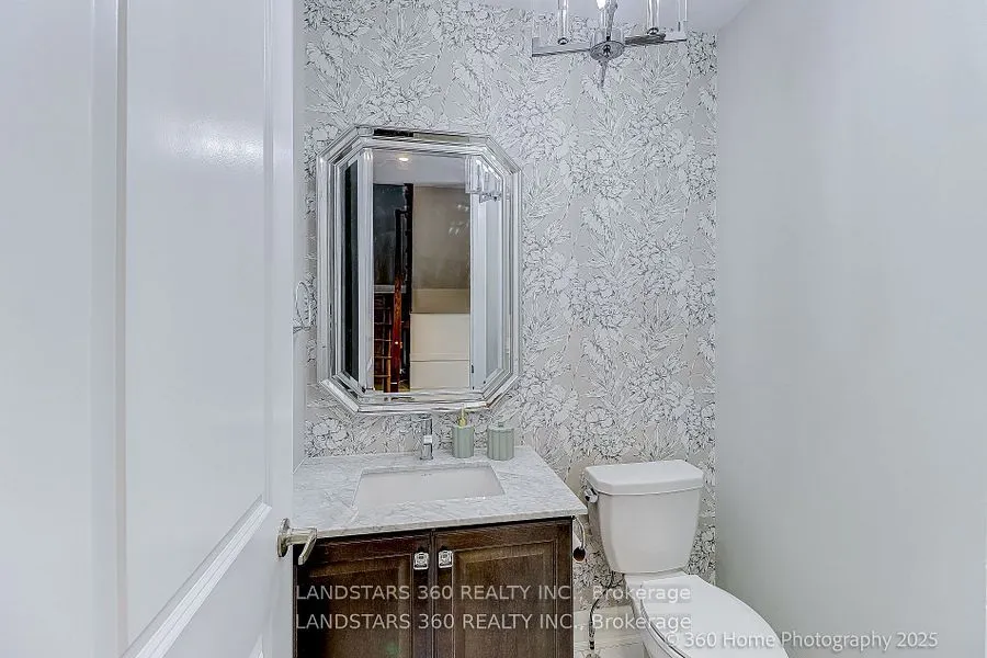 27 Duncombe Lane N