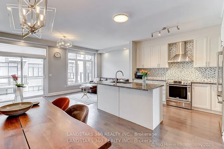 27 Duncombe Lane N
