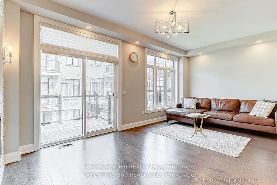 27 Duncombe Lane N