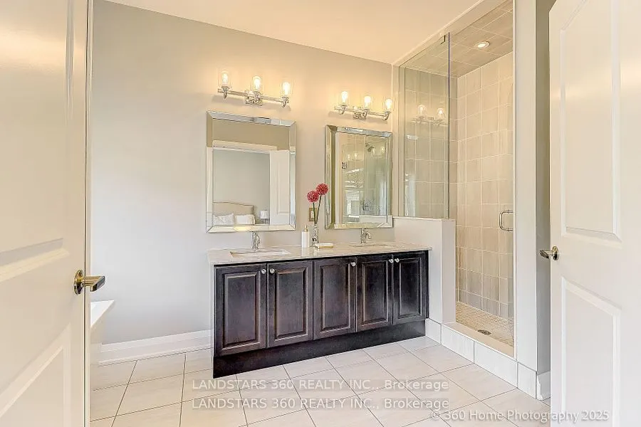 27 Duncombe Lane N
