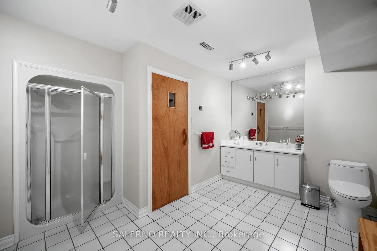 32 Donna Mae Crescent