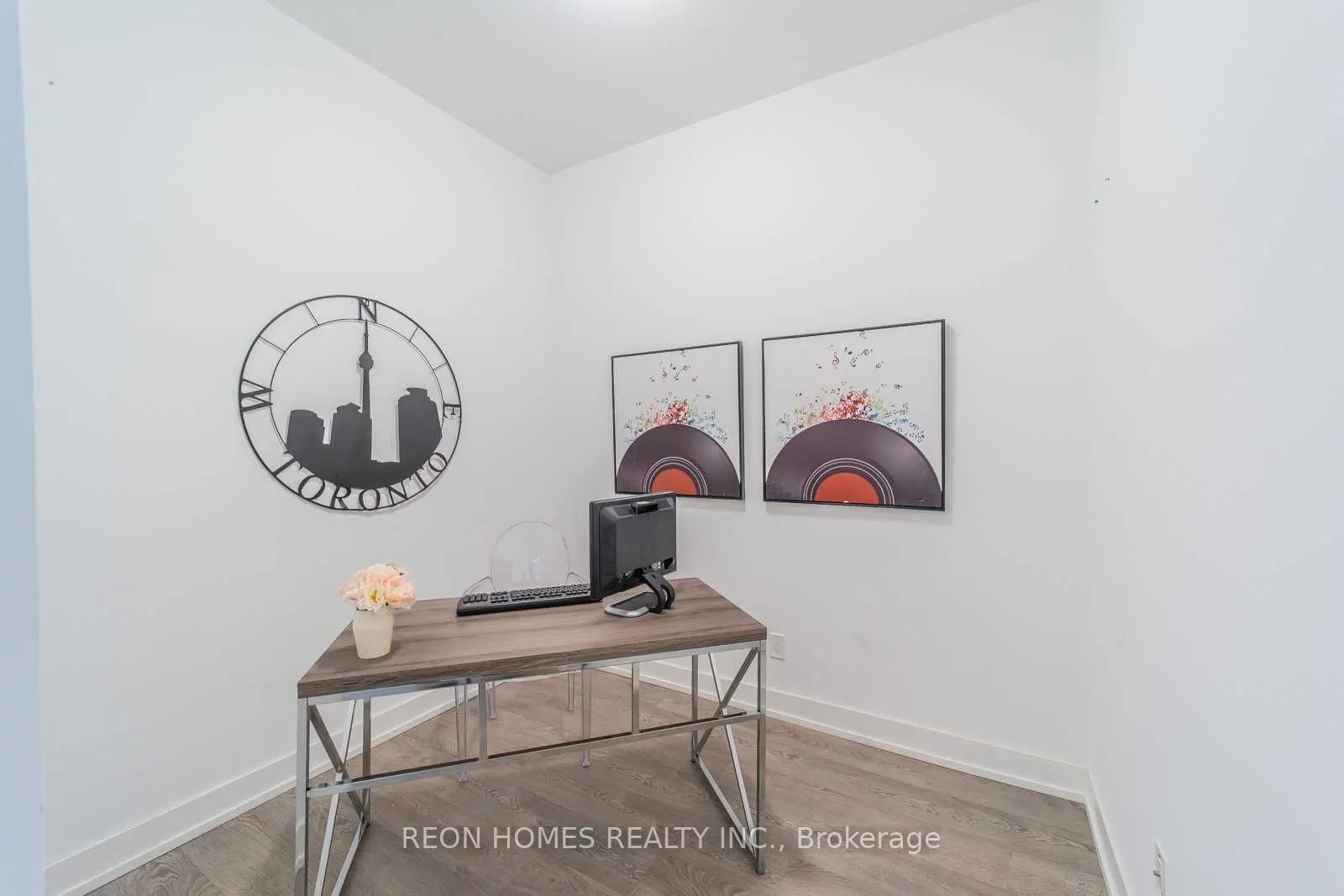 268 Buchanan Drive W, #105W