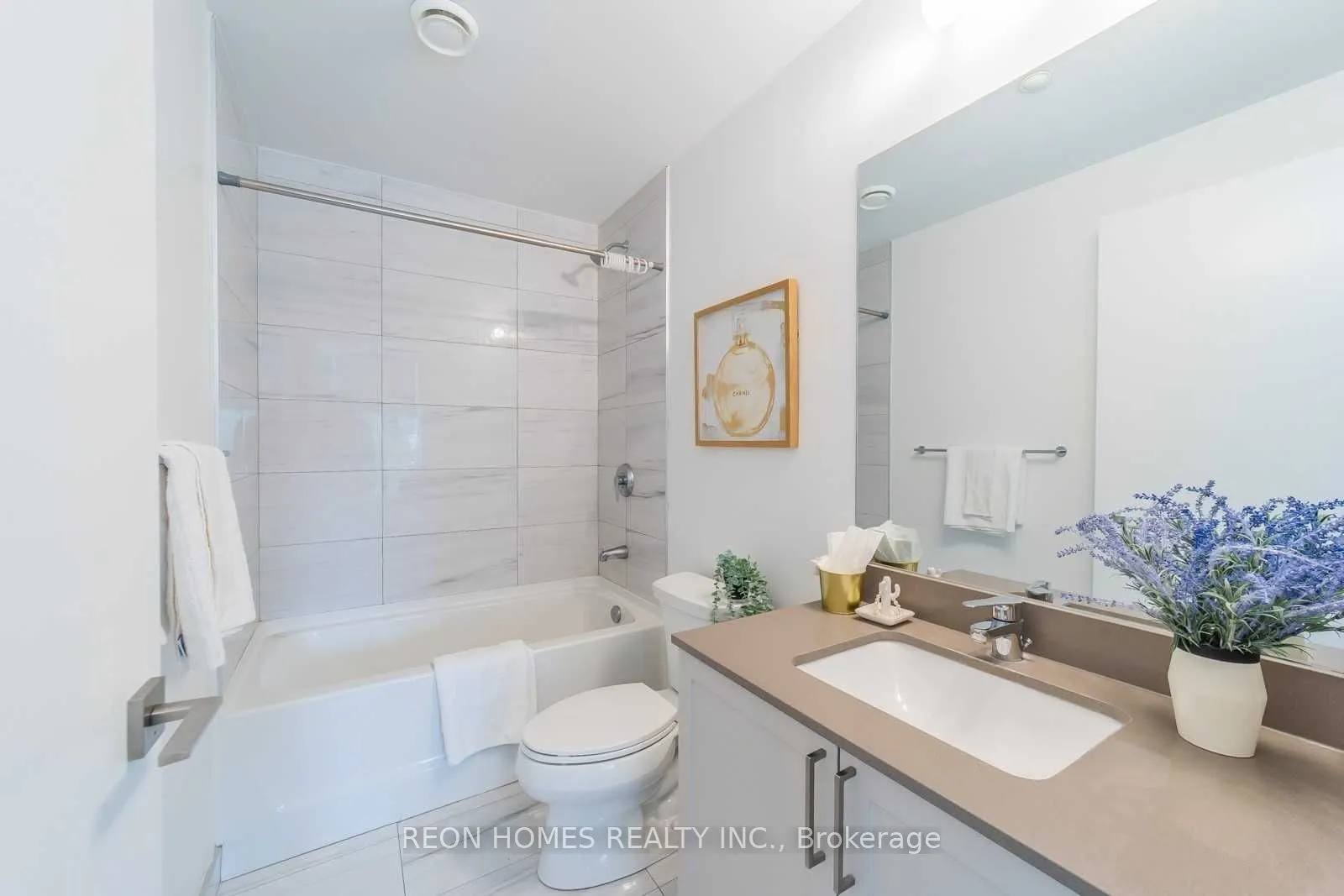 268 Buchanan Drive W, #105W