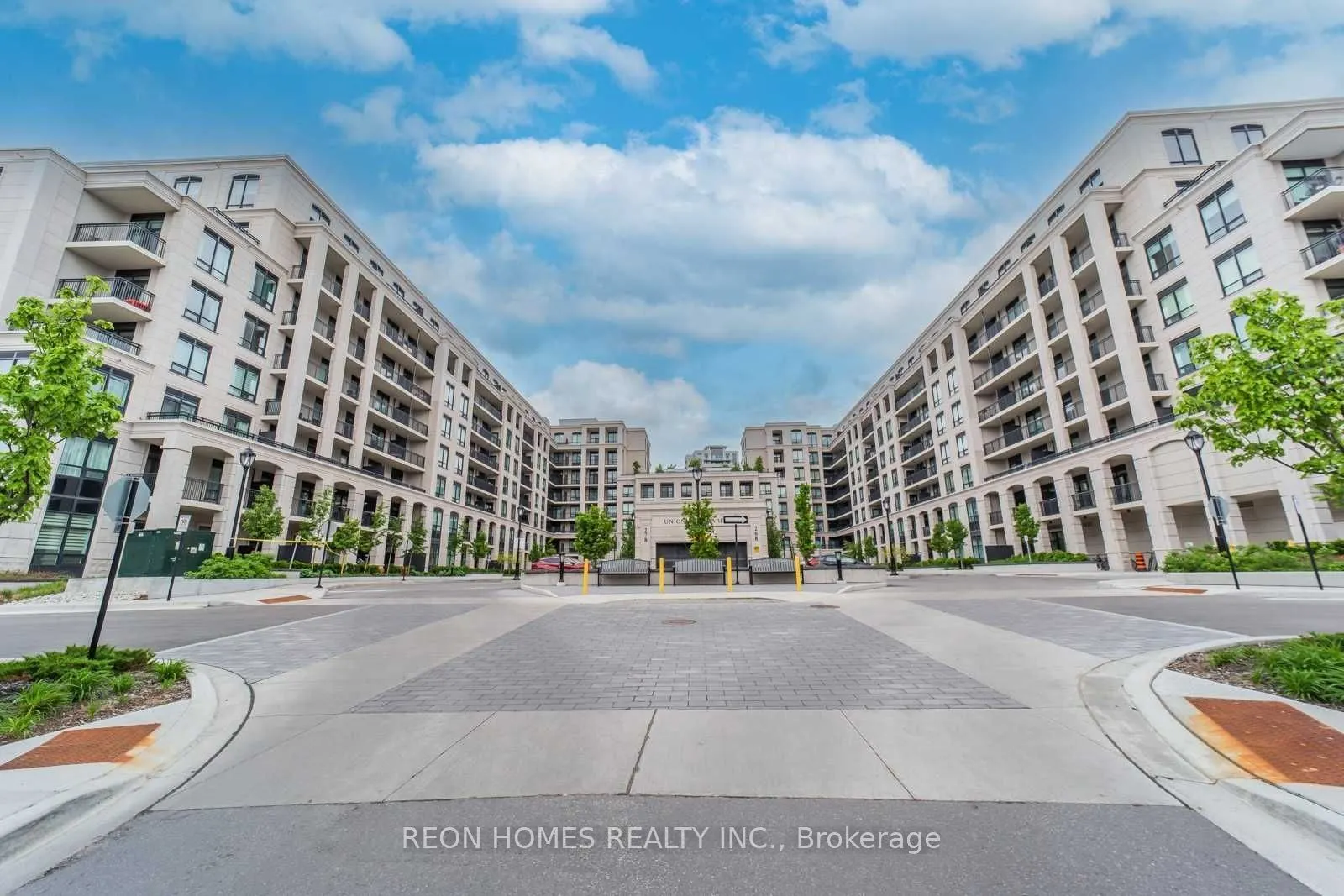 268 Buchanan Drive W, #105W