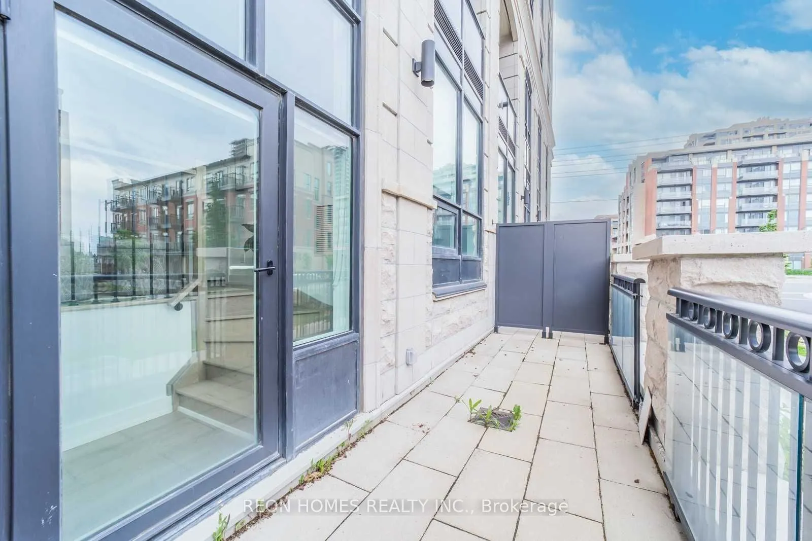 268 Buchanan Drive W, #105W
