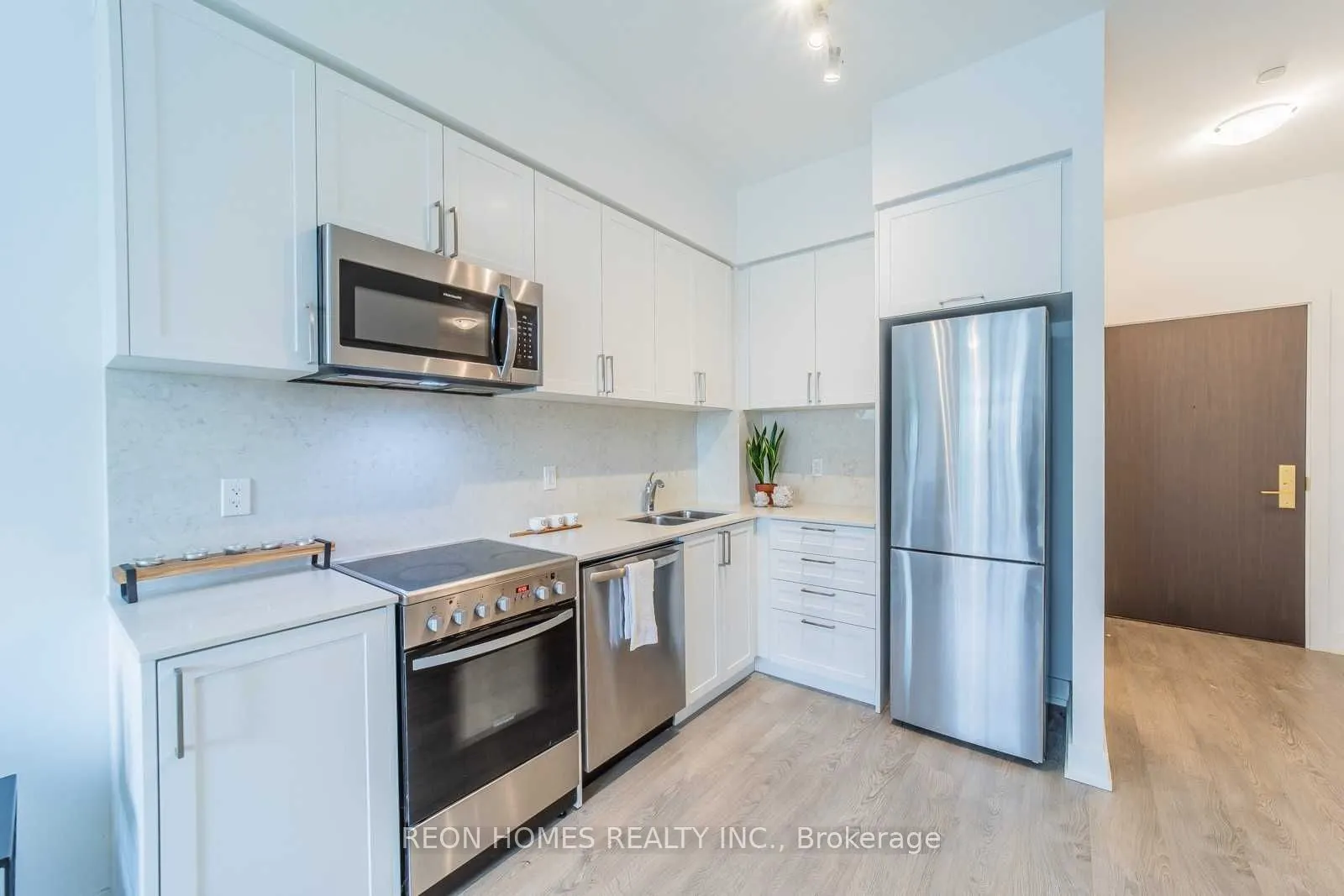 268 Buchanan Drive W, #105W