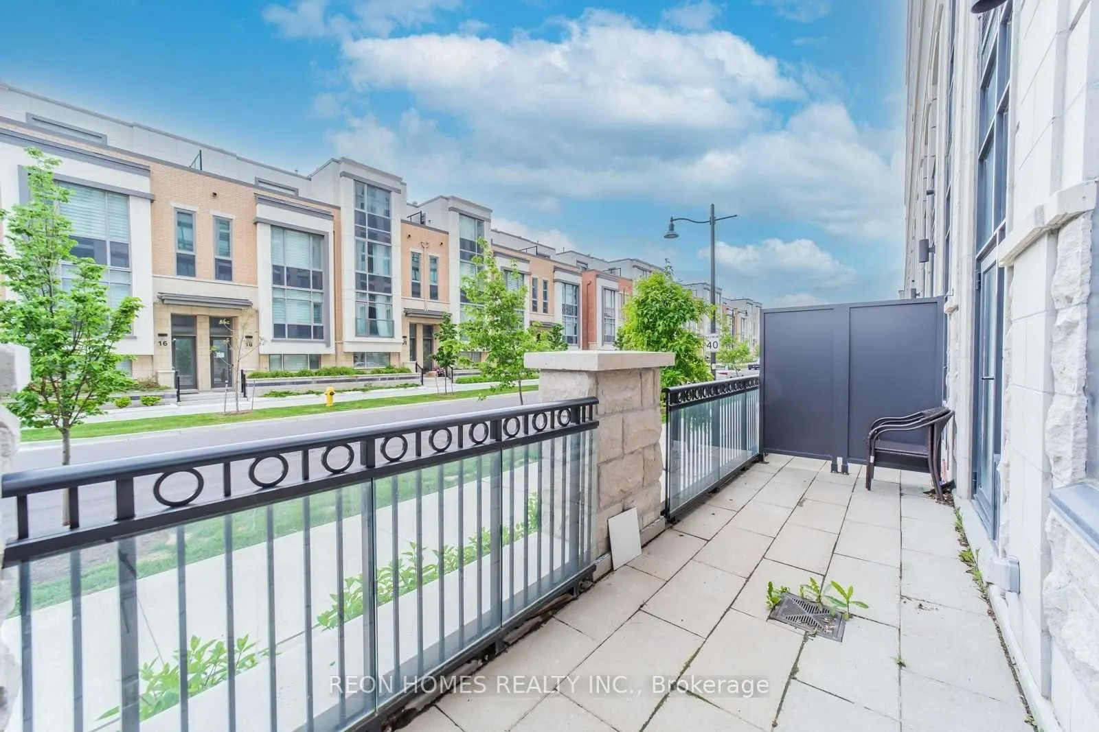 268 Buchanan Drive W, #105W