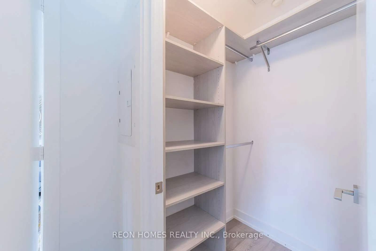 268 Buchanan Drive W, #105W