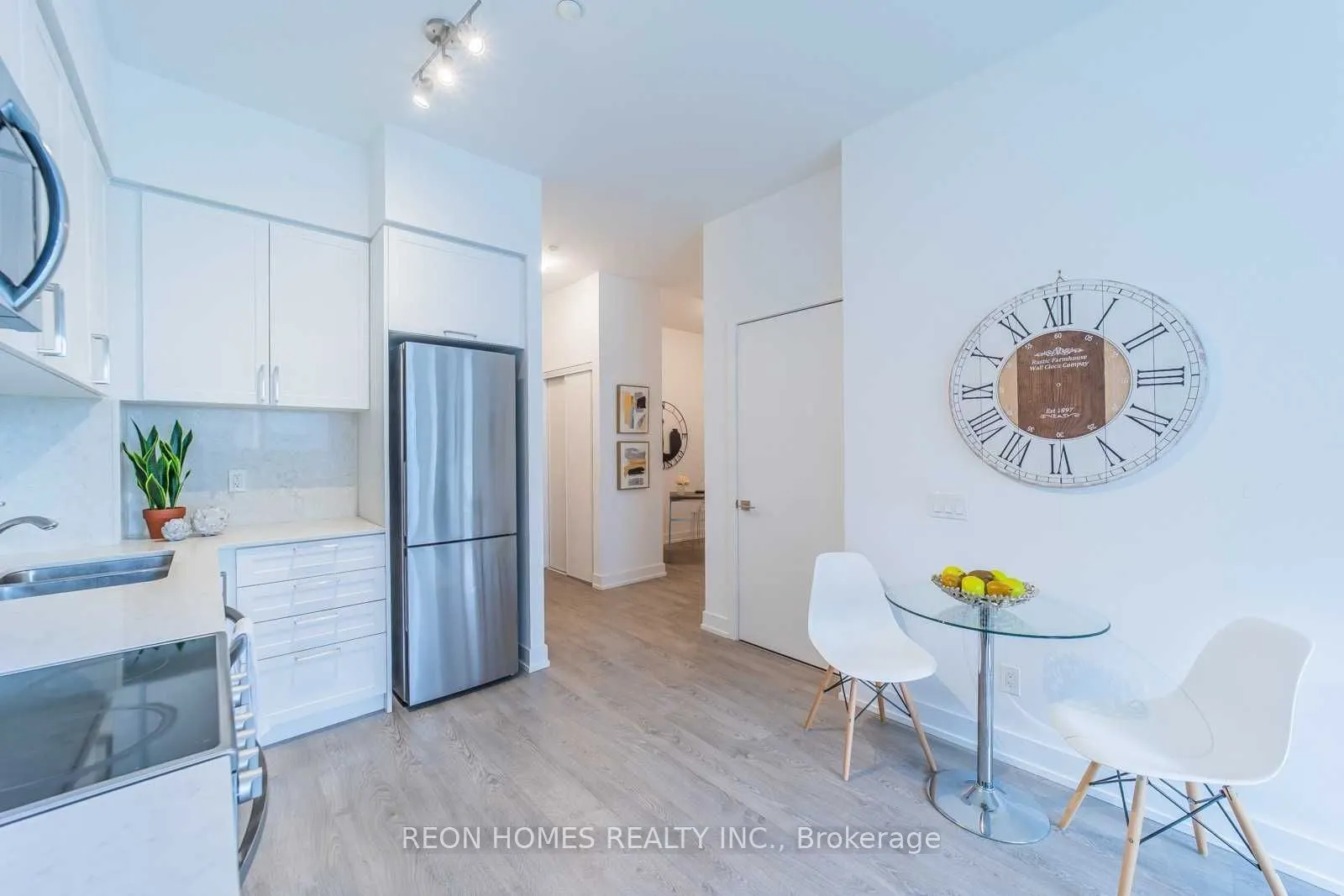 268 Buchanan Drive W, #105W