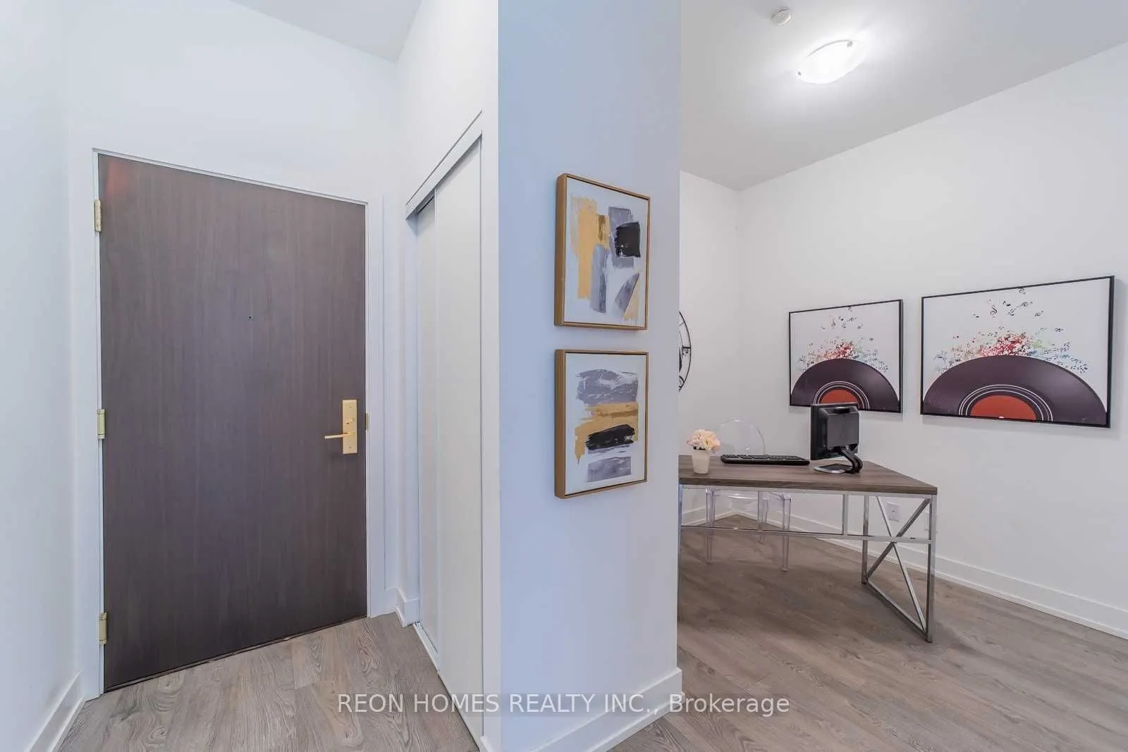 268 Buchanan Drive W, #105W