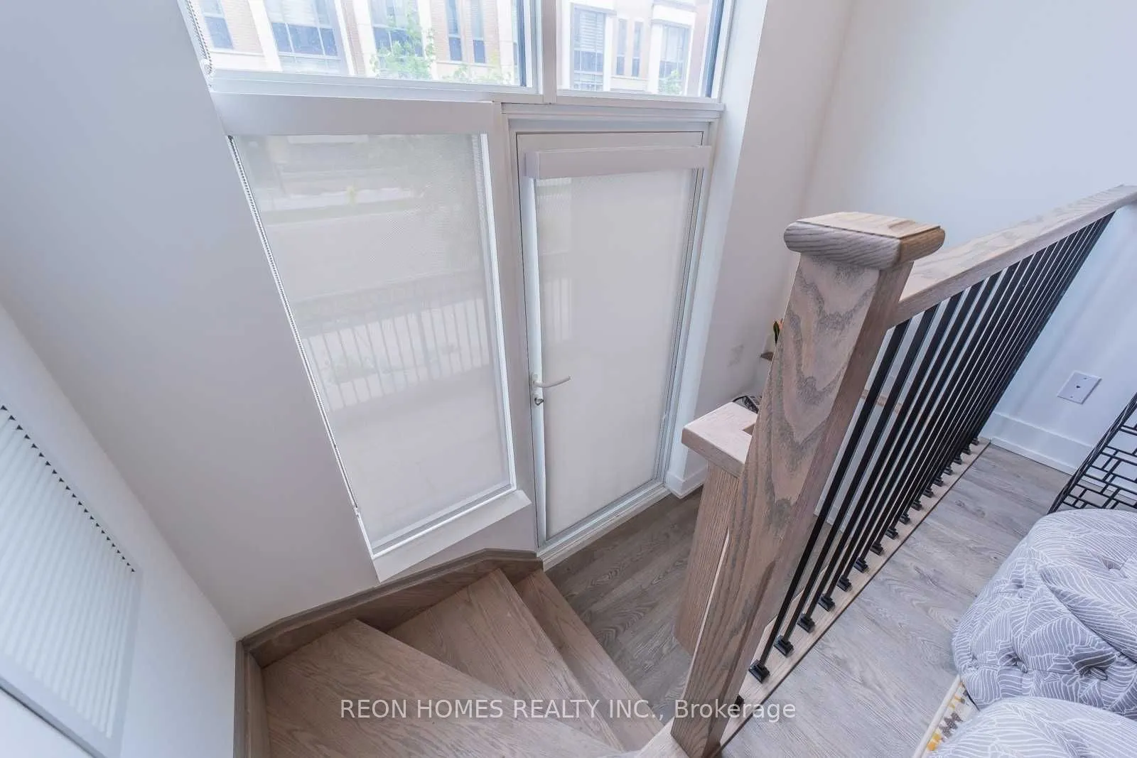 268 Buchanan Drive W, #105W