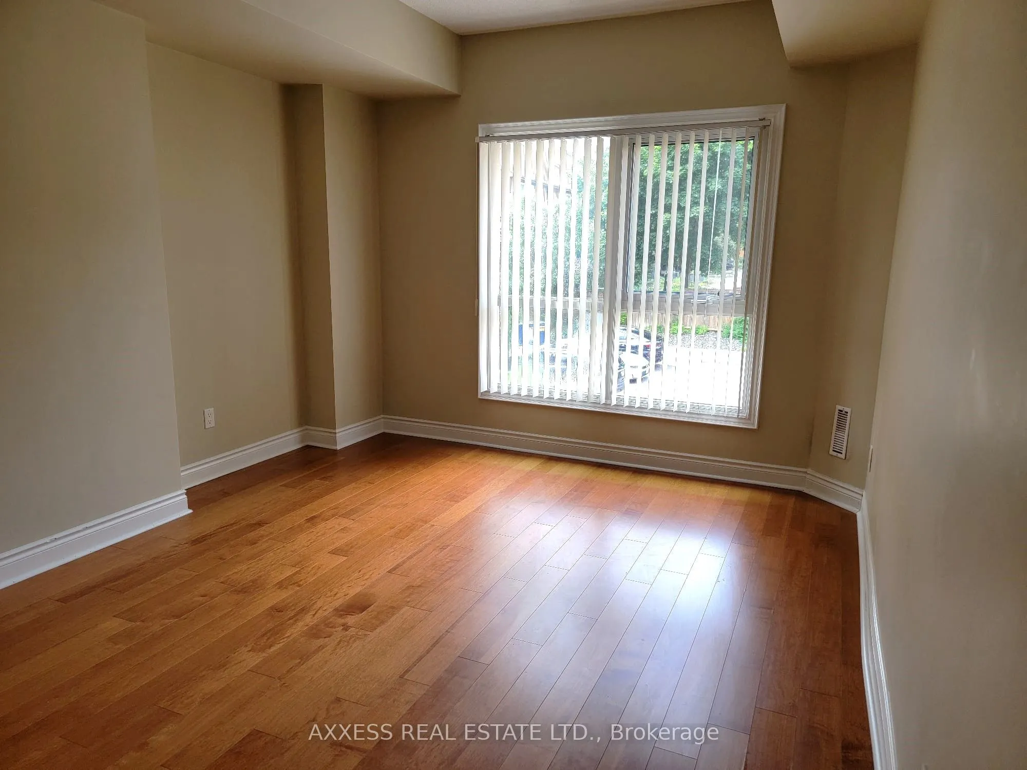 160 Woodbridge Avenue, #210