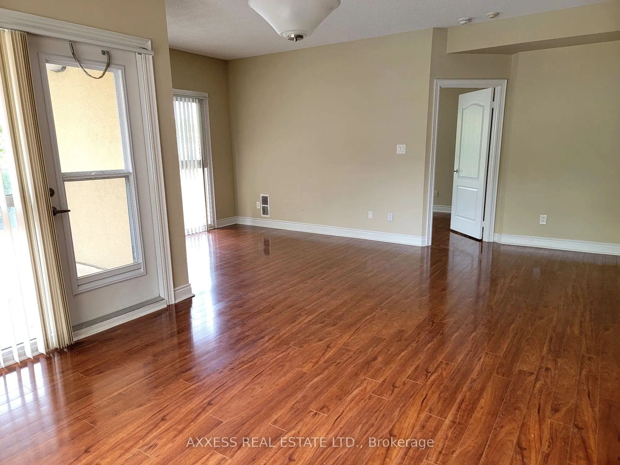 160 Woodbridge Avenue, #210