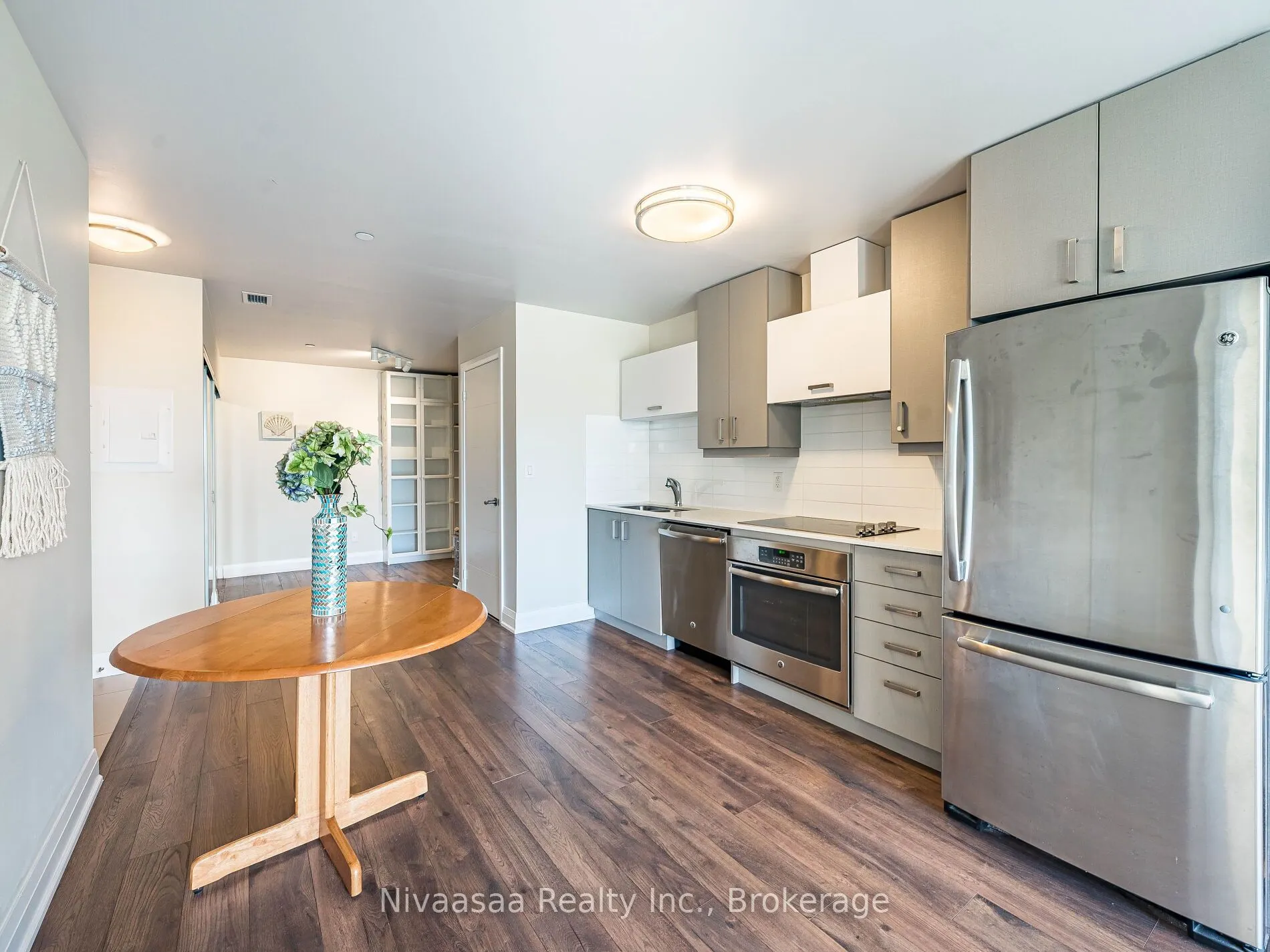 18 Uptown Drive, #820