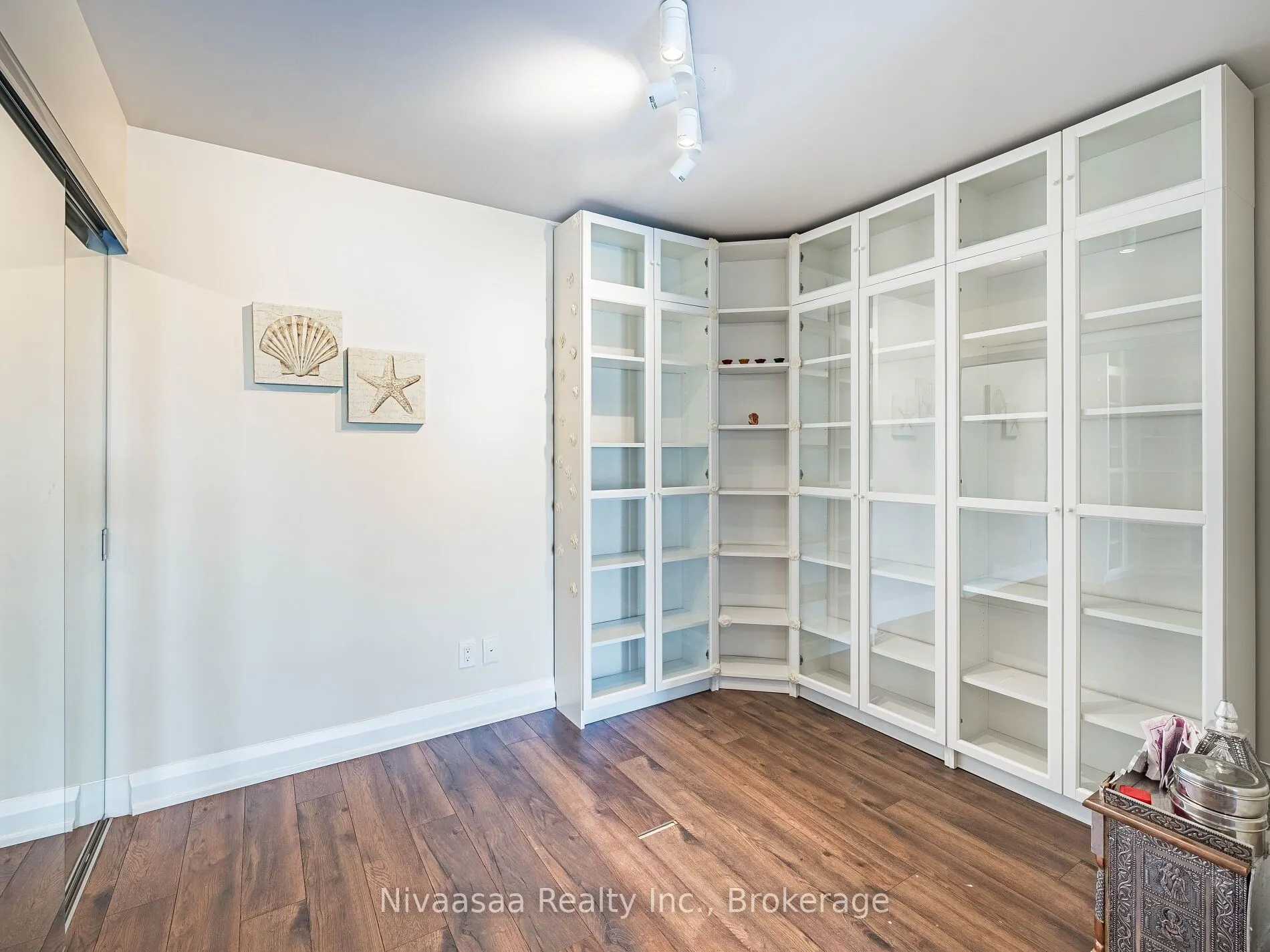 18 Uptown Drive, #820