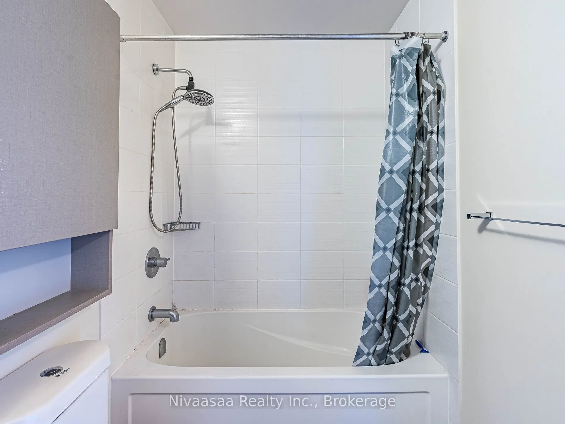 18 Uptown Drive, #820