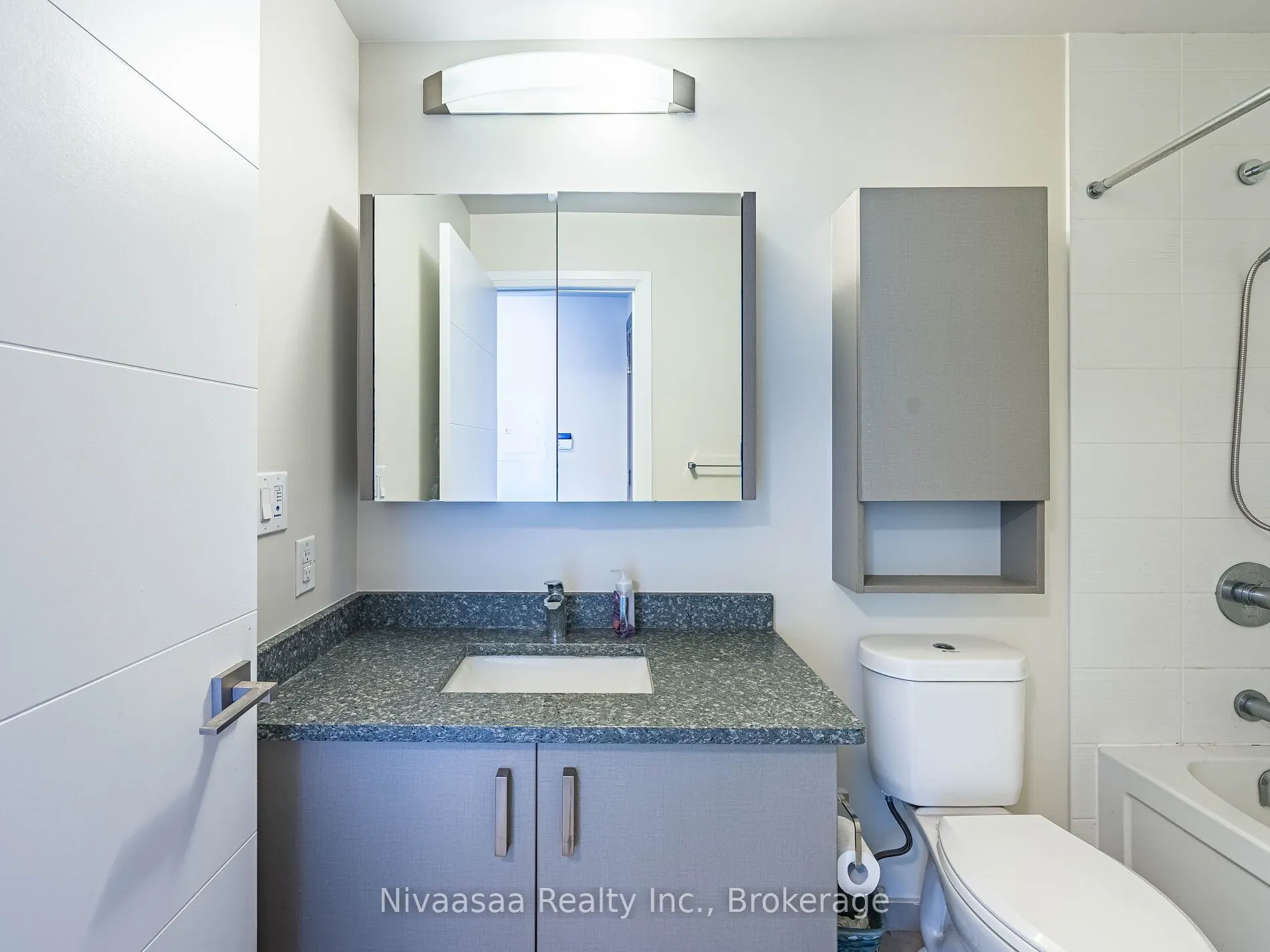 18 Uptown Drive, #820