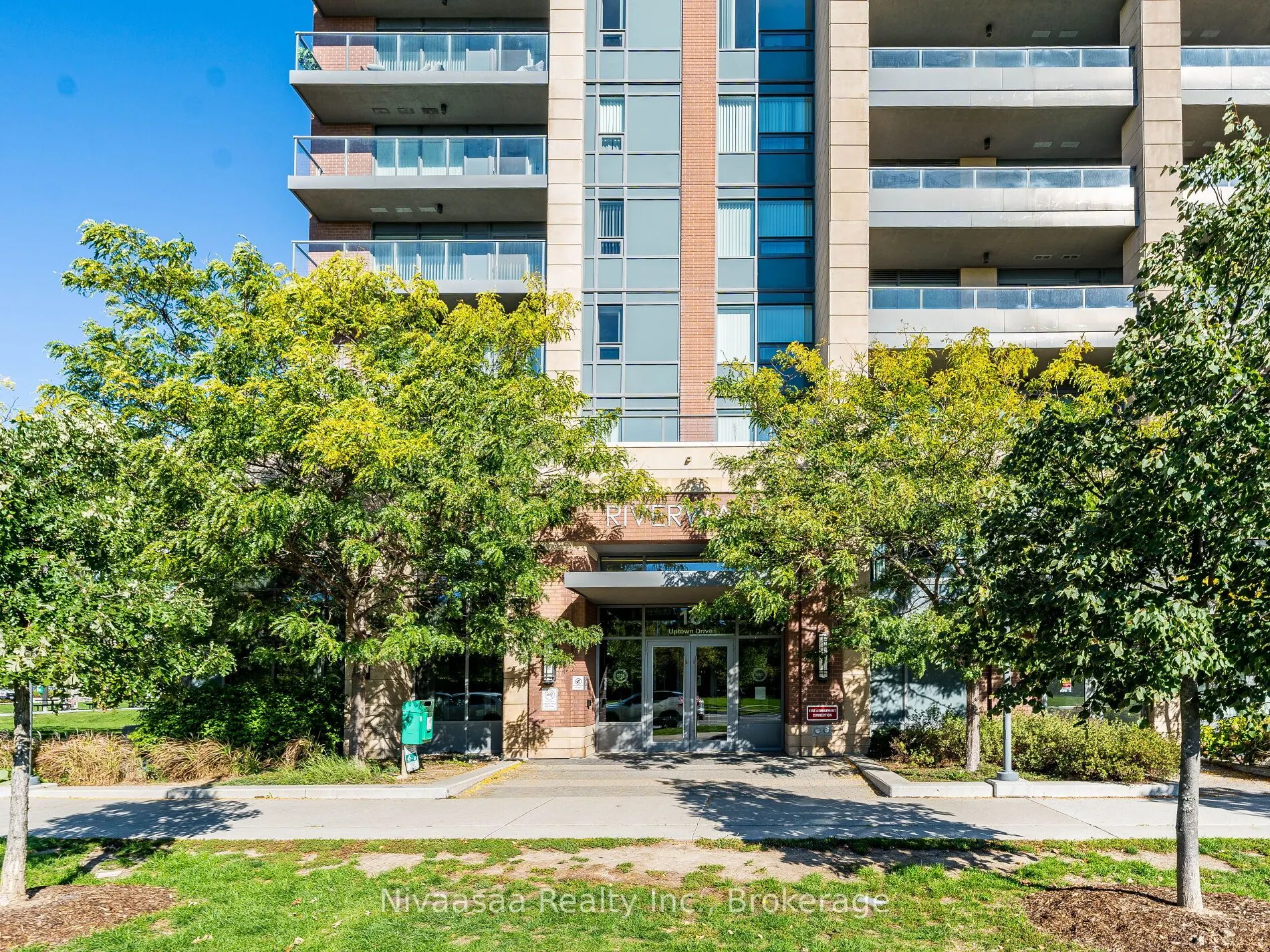 18 Uptown Drive, #820