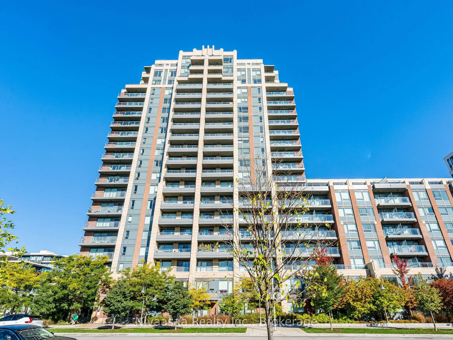 18 Uptown Drive, #820