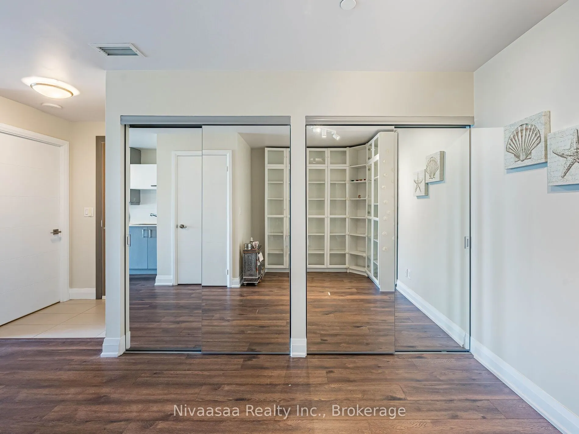 18 Uptown Drive, #820