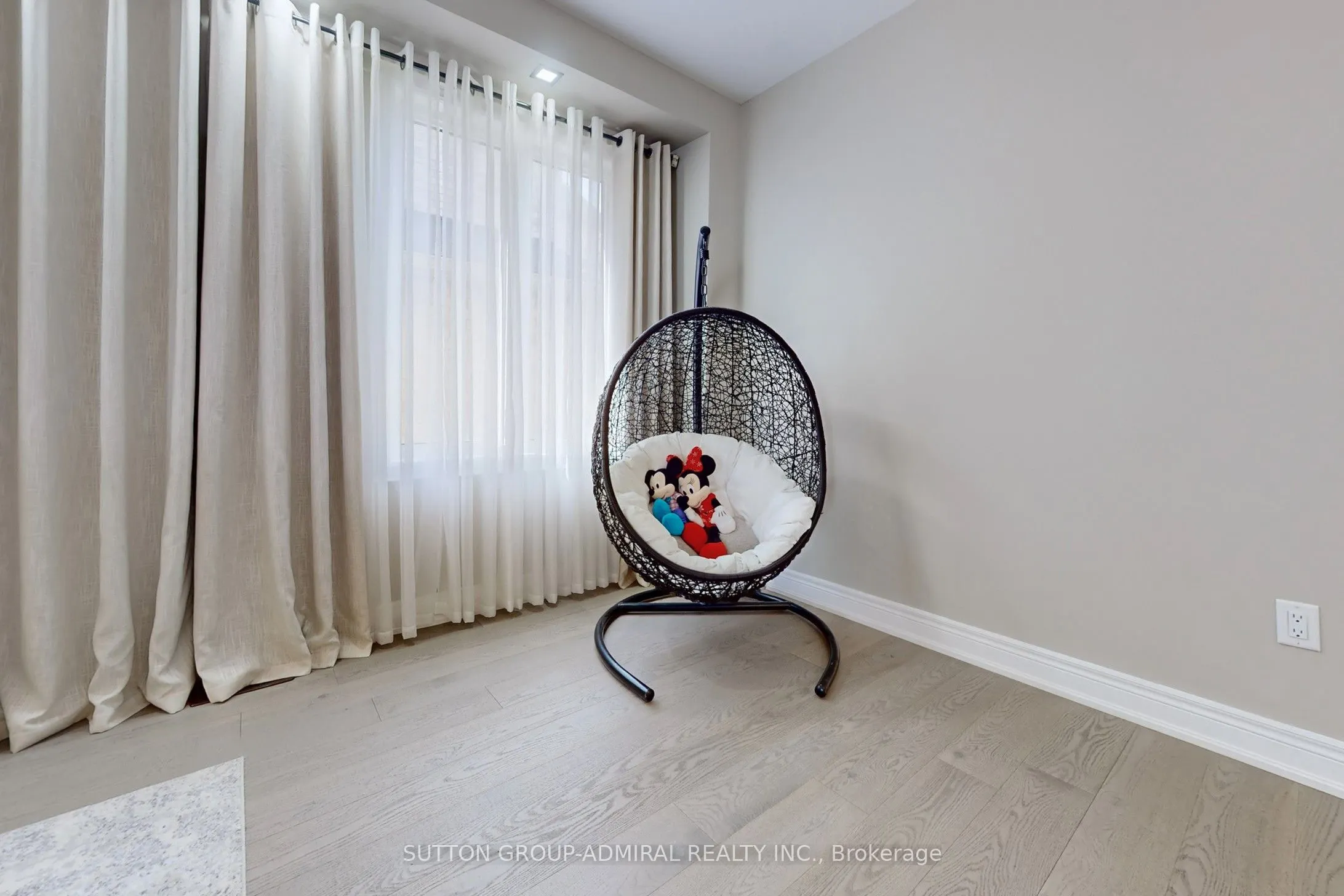 99 Kingknoll Crescent