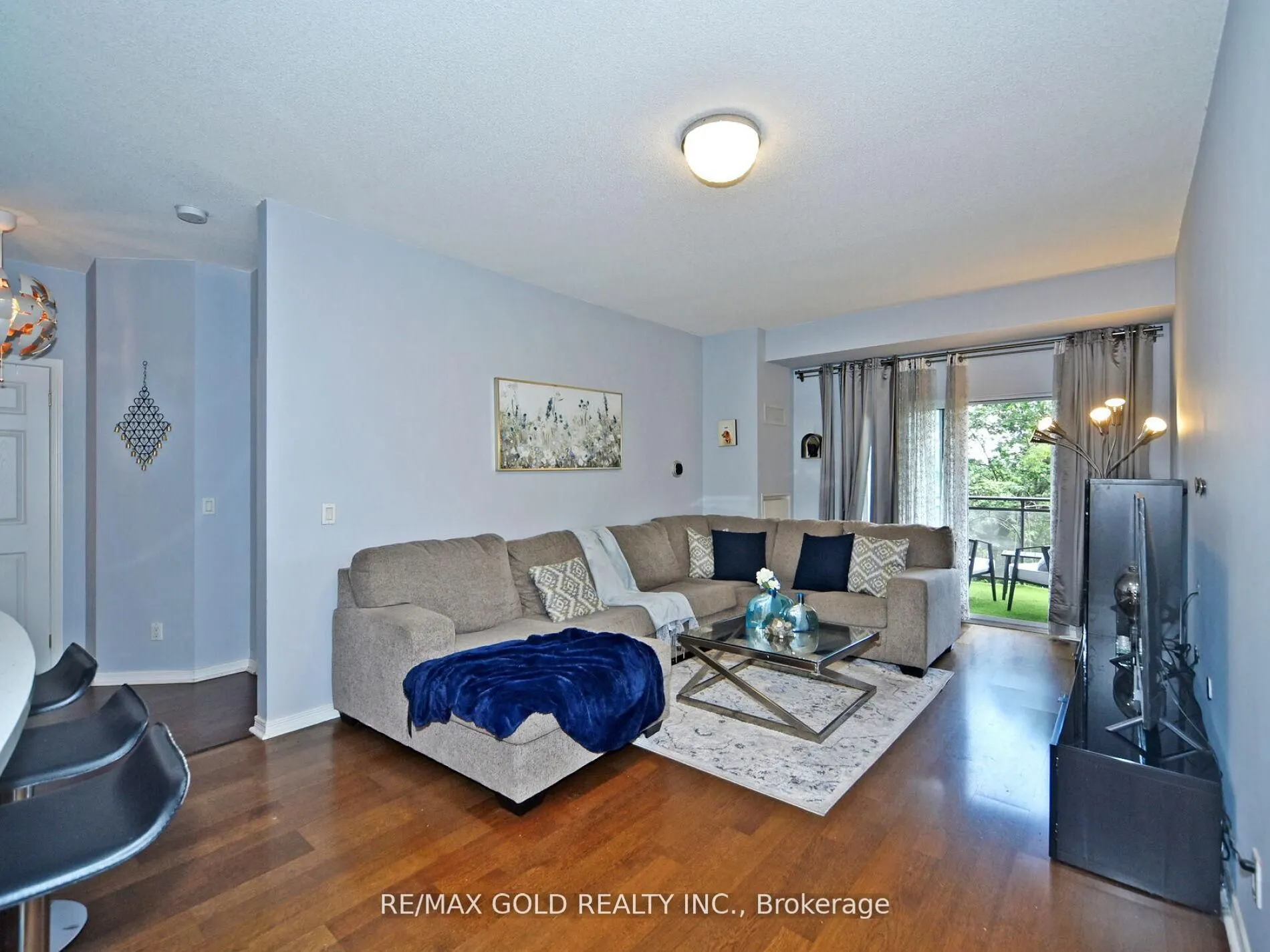 2 Maison Parc Court N, #404