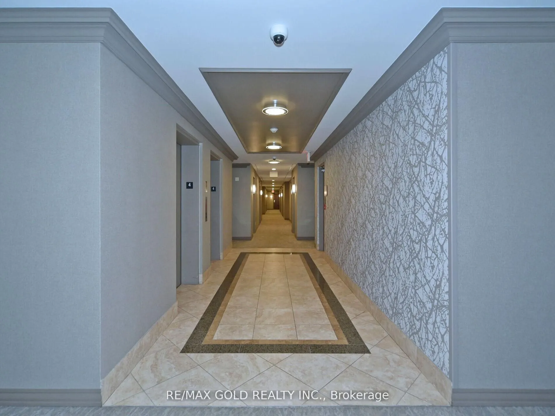 2 Maison Parc Court N, #404
