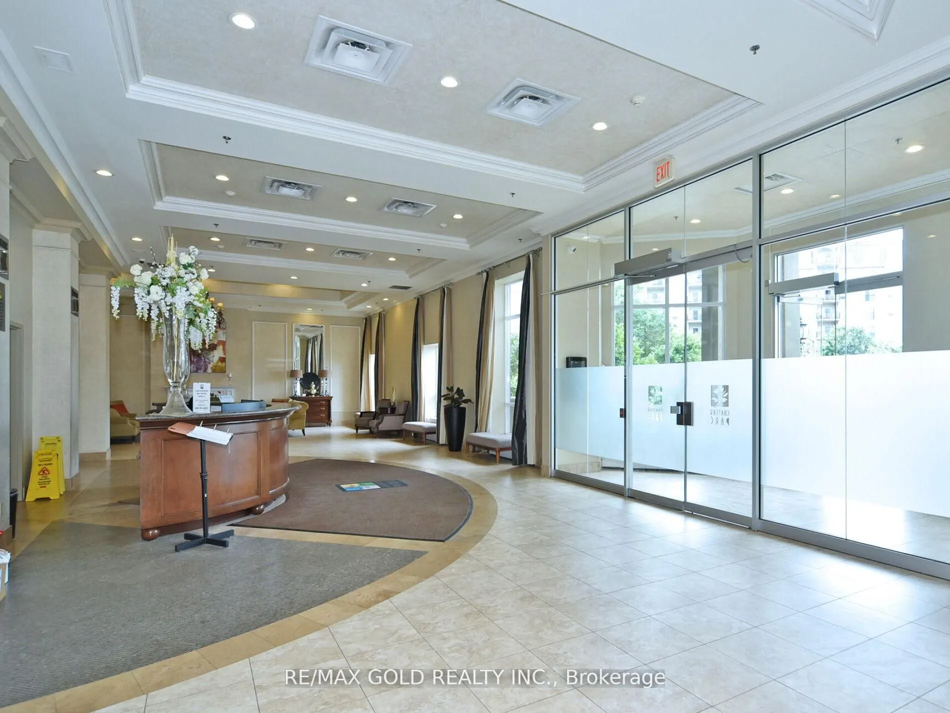 2 Maison Parc Court N, #404