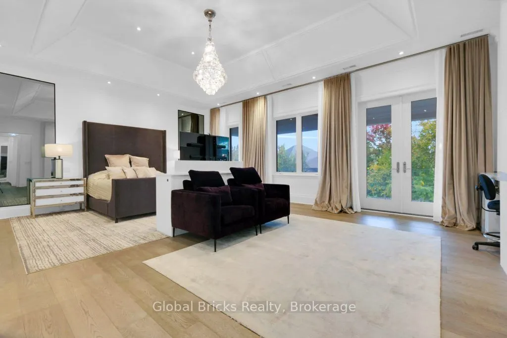 53 Elizabeth Drive N
