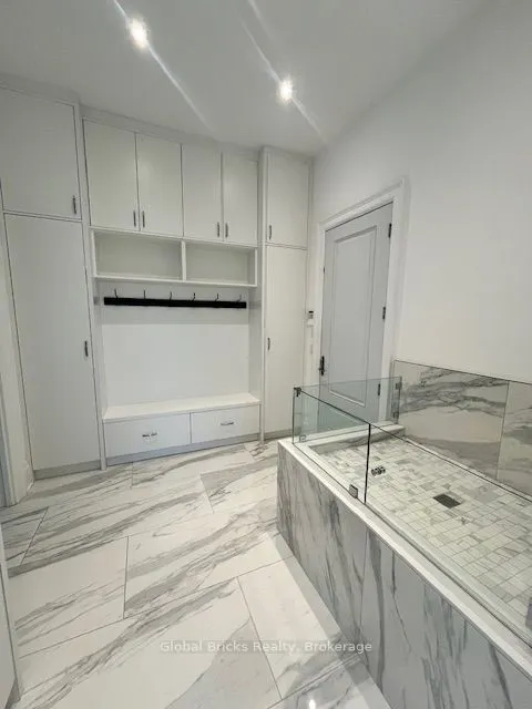 53 elizabeth Drive N