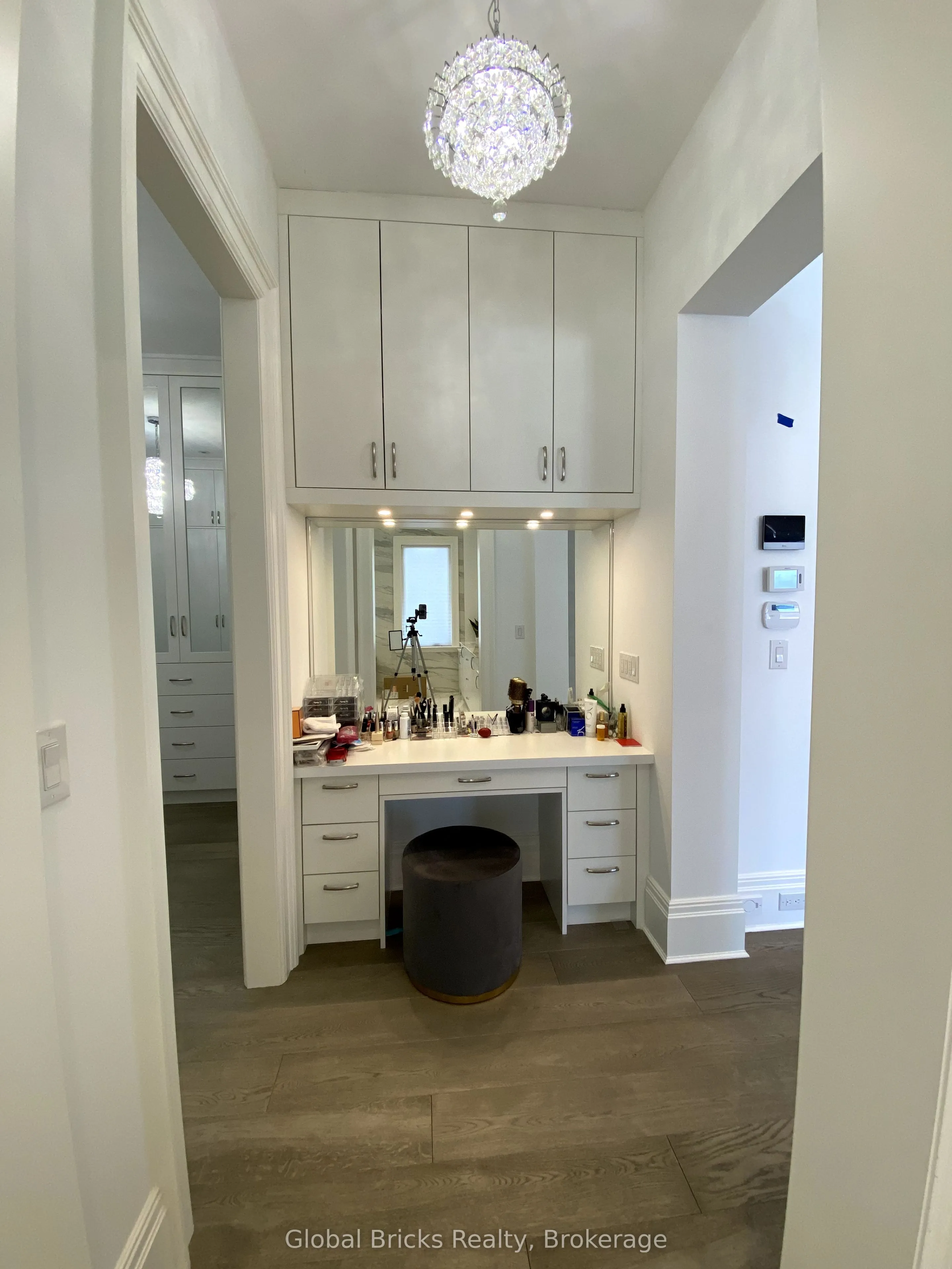53 elizabeth Drive N