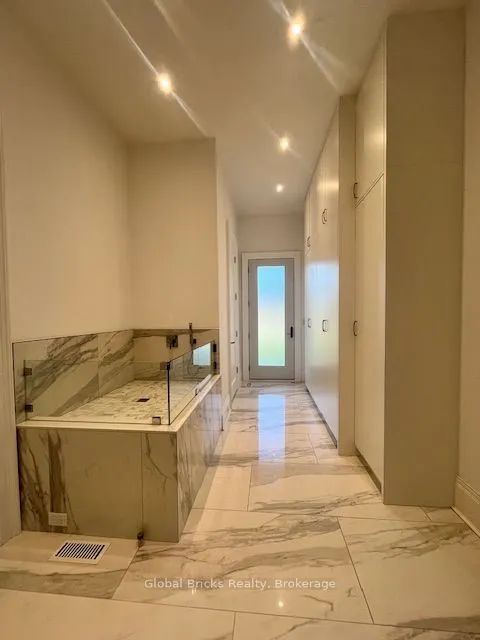 53 elizabeth Drive N