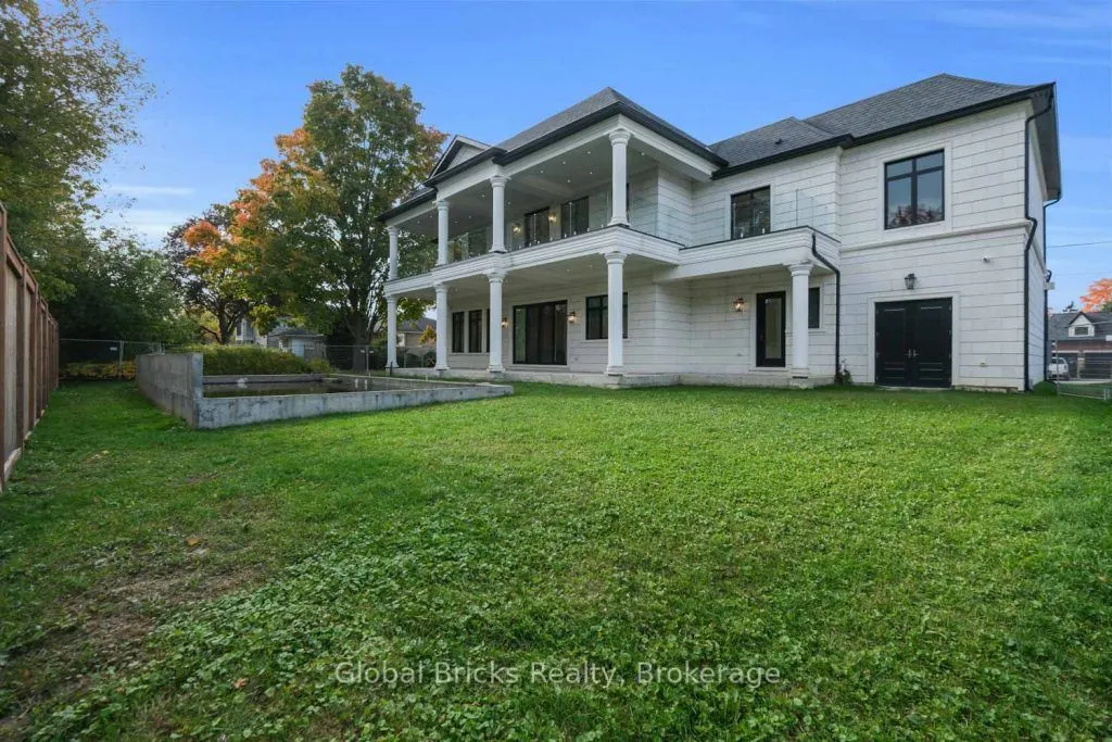 53 Elizabeth Drive N