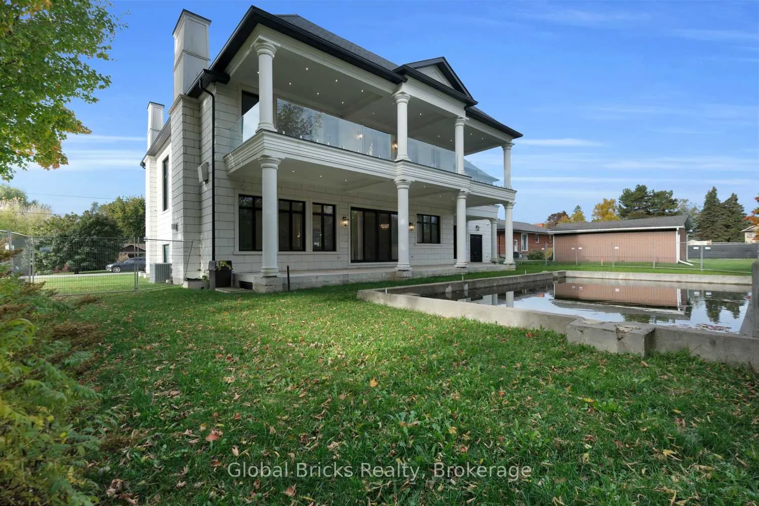 53 Elizabeth Drive N