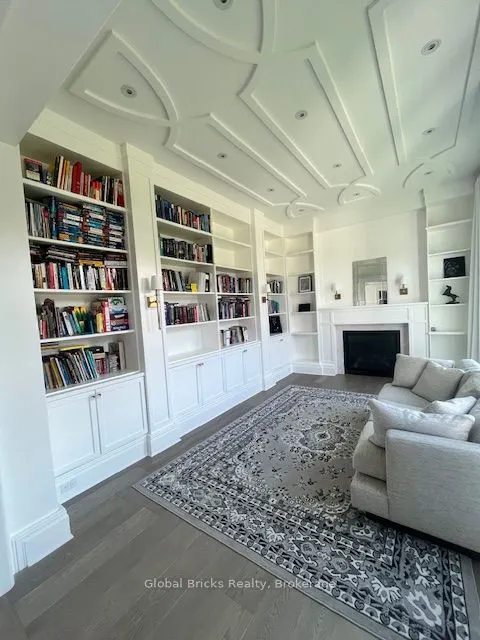 53 elizabeth Drive N
