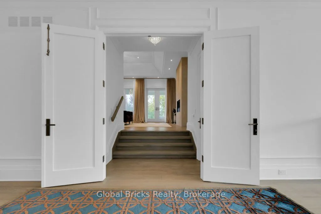 53 Elizabeth Drive N