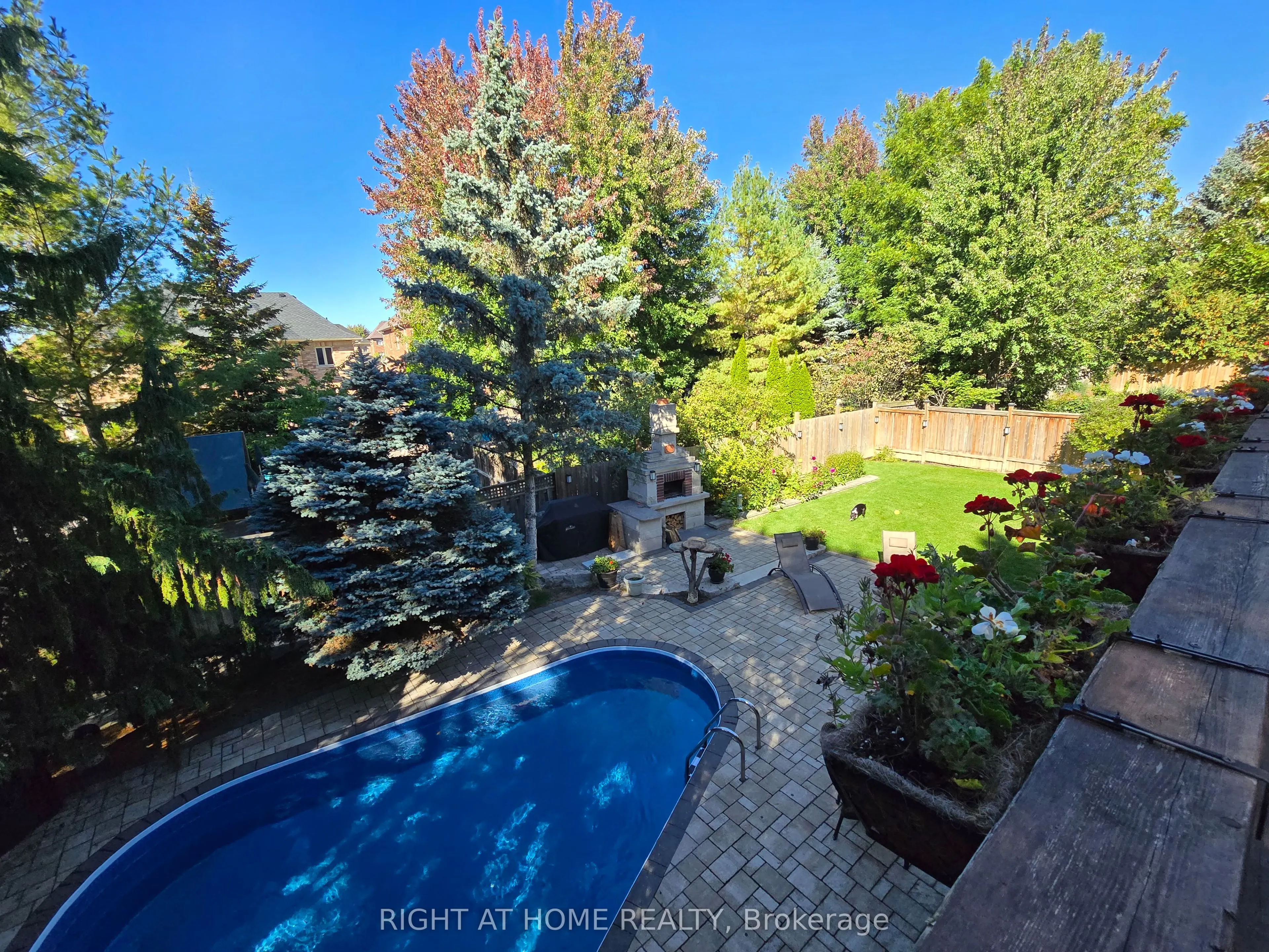 963 Northern Prospect Crescent