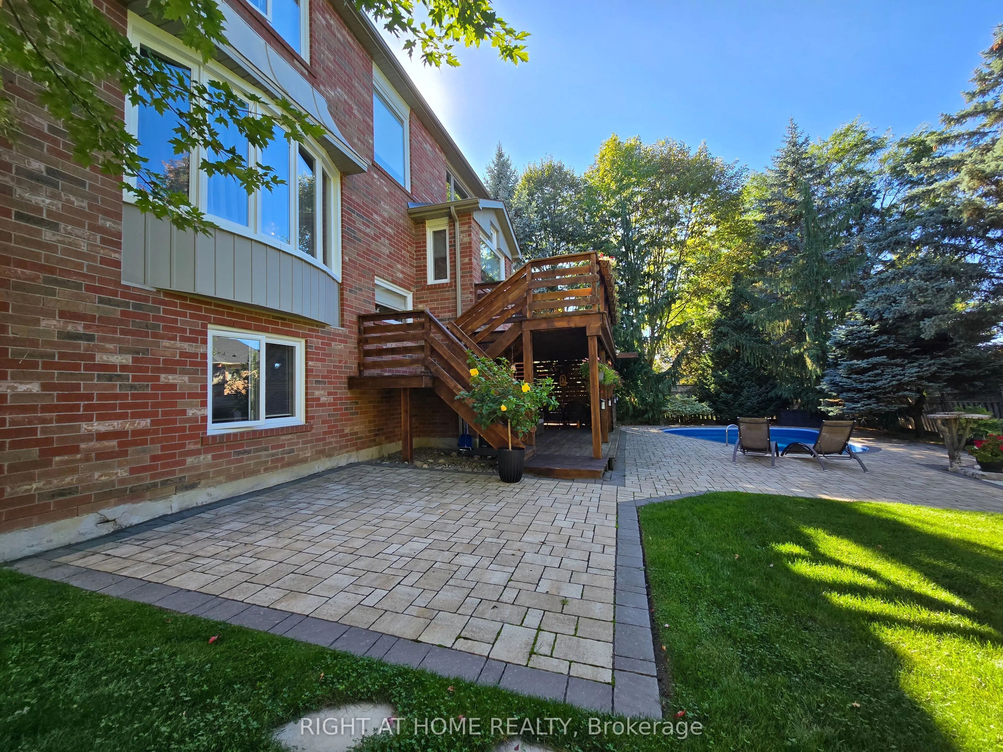 963 Northern Prospect Crescent