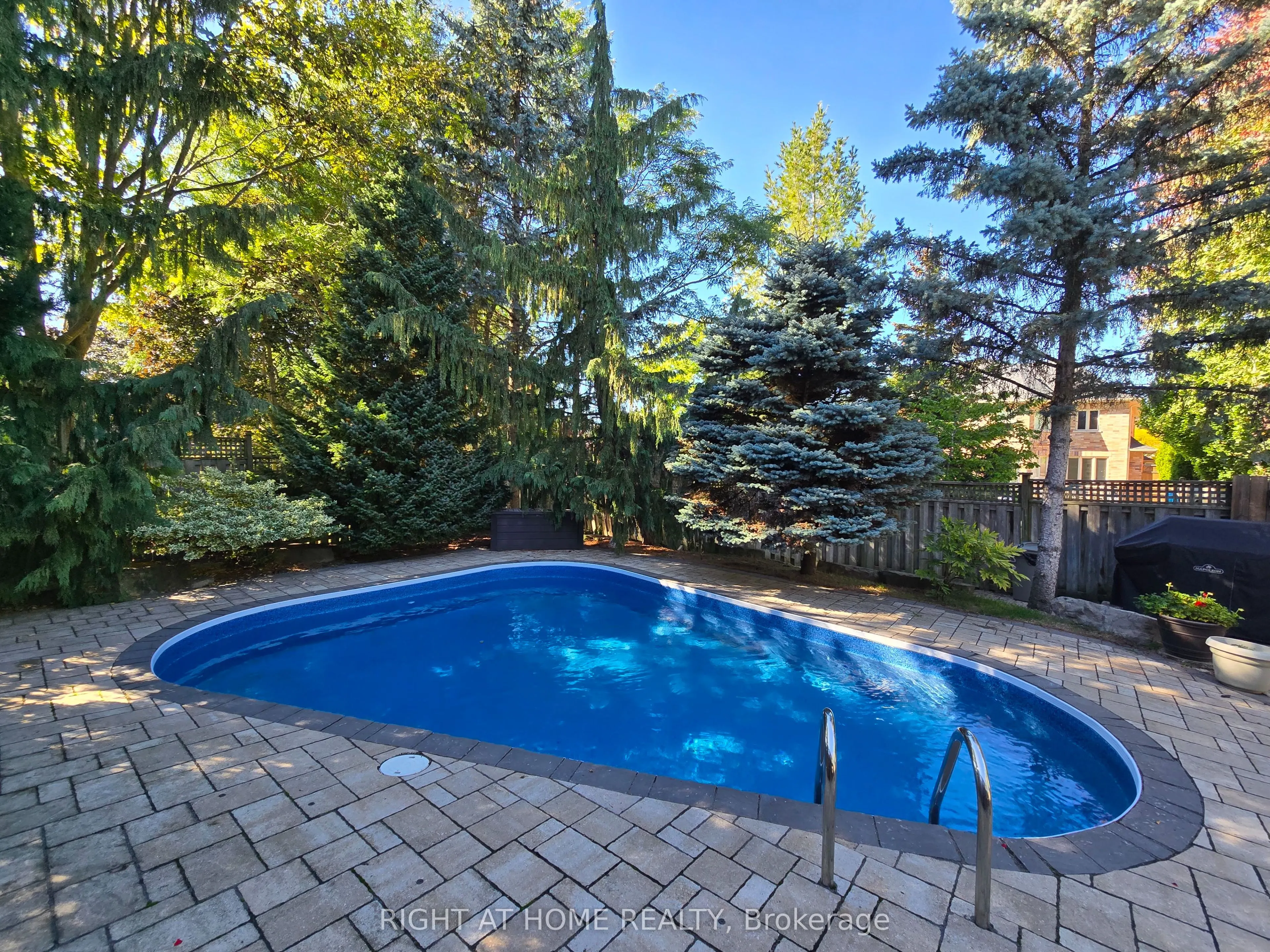 963 Northern Prospect Crescent