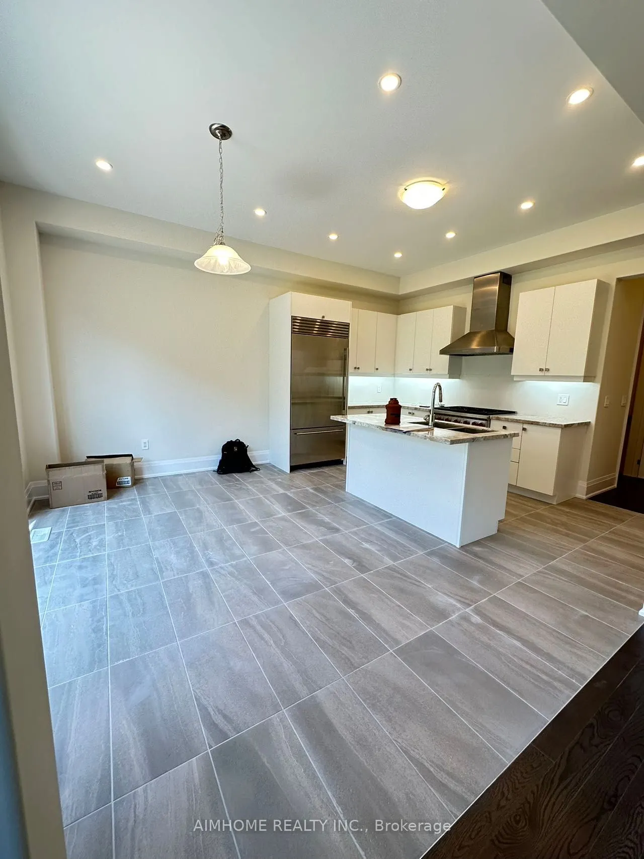 14 Cinquefoil Street, #ROOM4