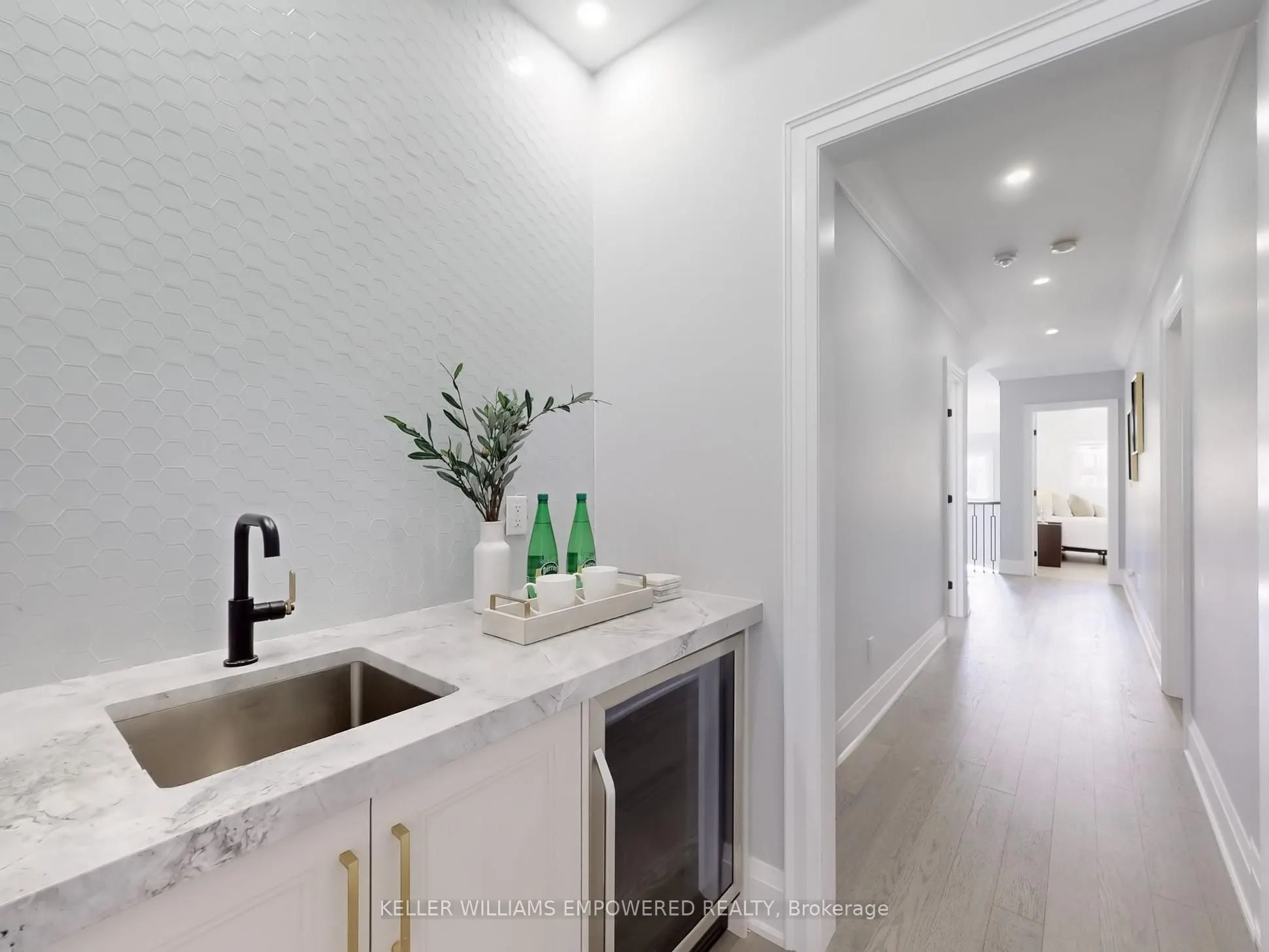 266 Touch Gold Crescent, #Main