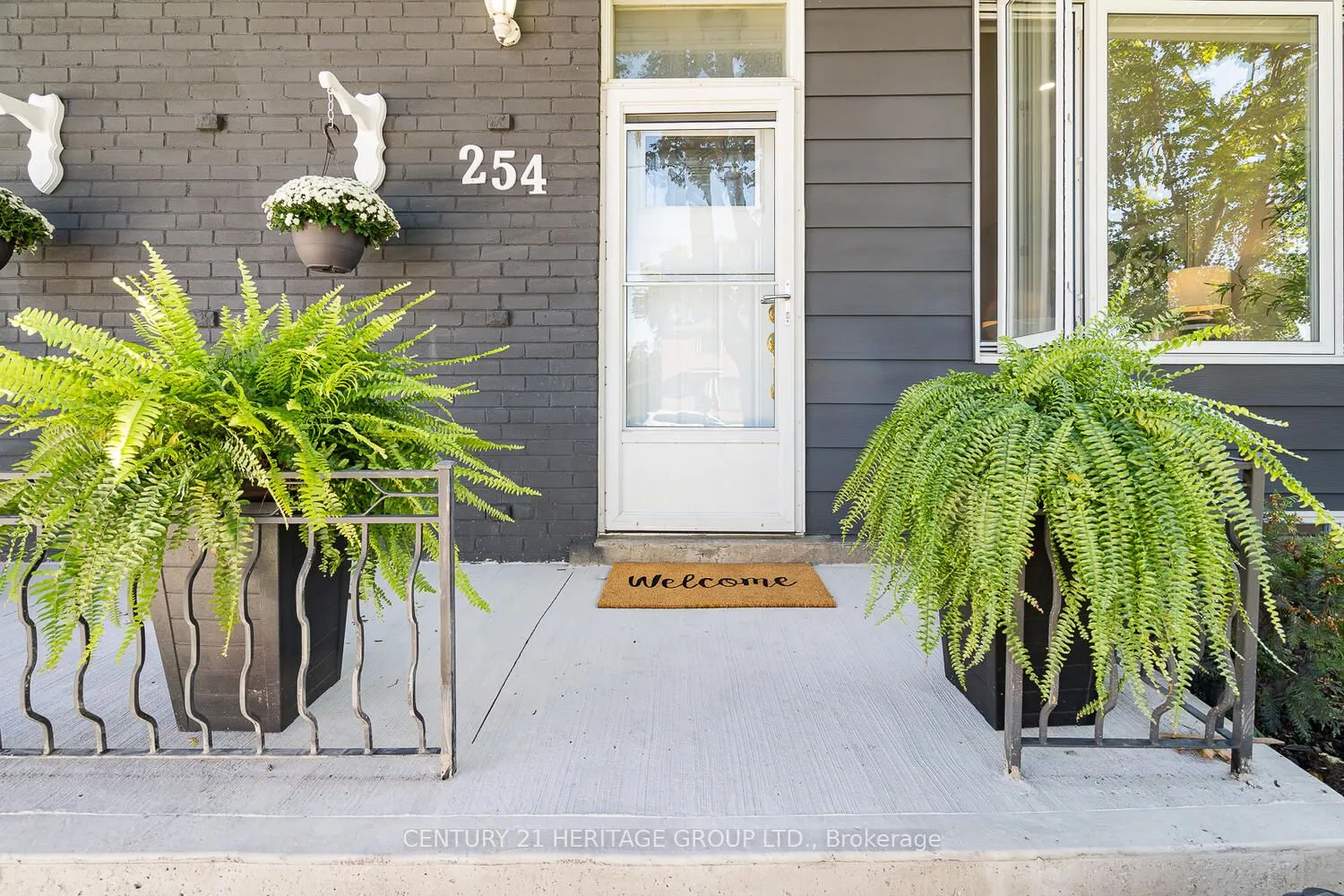 254 Demaine Crescent