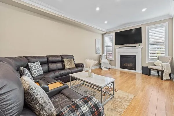 32 Albert Roffey Crescent