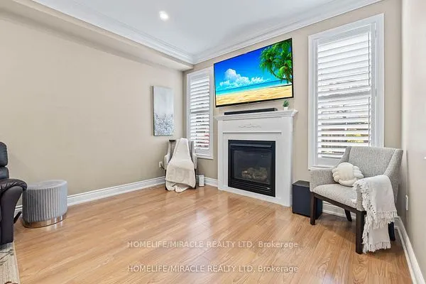 32 Albert Roffey Crescent