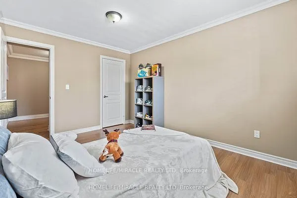 32 Albert Roffey Crescent